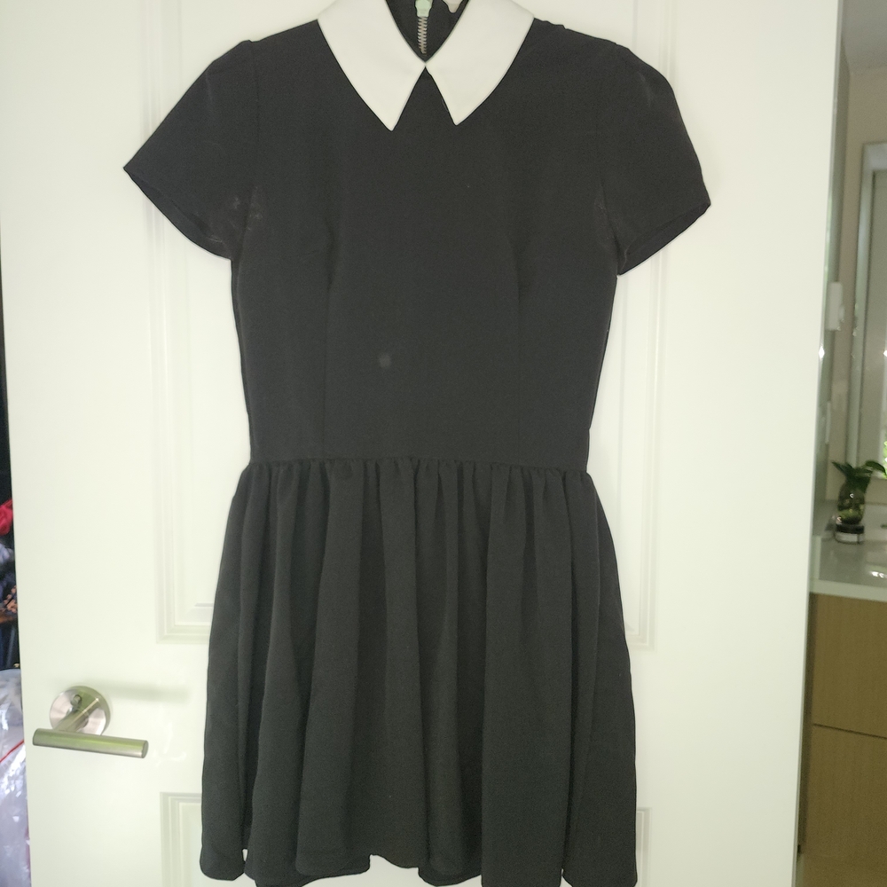 Black Deandri Dress with High White Collar